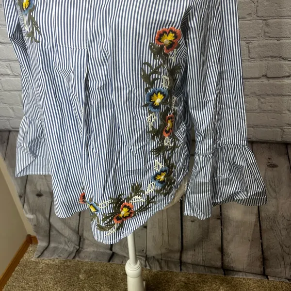 NWT Caslon puff sleeve embroidered blouse small - Image 5