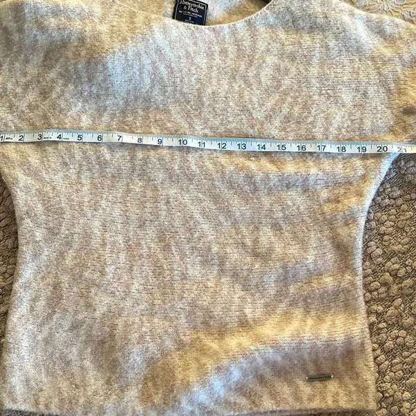 Abercrombie and Fitch Beige‎ and Cream Sweater. Size Small. - Image 6