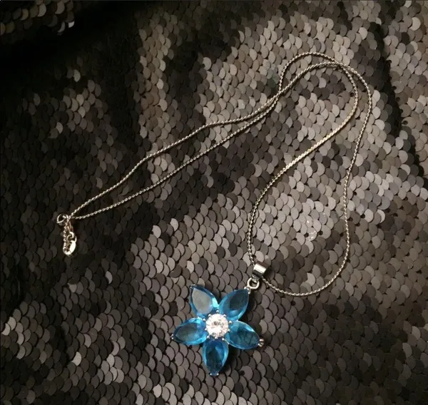 Blue flower 🌸 necklace - Image 3