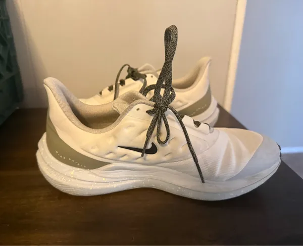 Women’s athletic shoes - Image 2