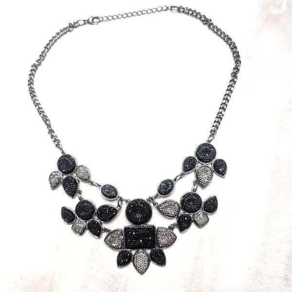 Stunning Bib Necklace Statement Large Chunky Black & Dark Silver Tone - Image 2