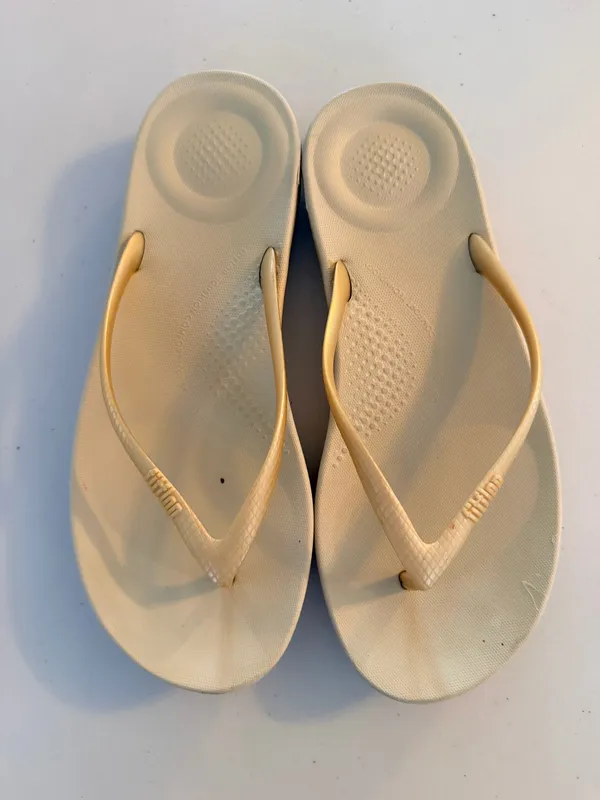 FitFlop | Iqushion Ergonomic Flip-Flops Sandals - Image 2