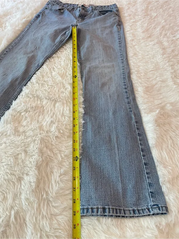 Y2K Levi’s Strauss stretch low rise bootcut Light Wash Women’s Jeans, size 6 - Image 9