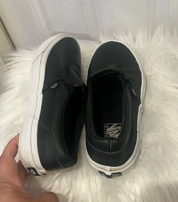 ⸻ Descripción (en inglés): Vans Classic Slip-On – Unisex Size 7 Men / 8.5 Women - Image 2