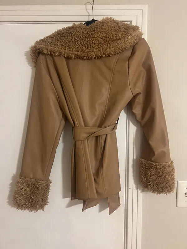 Leather jacket with puffy sleeves - Image 3