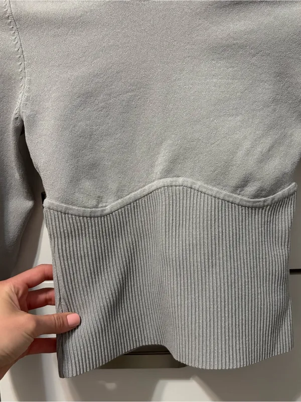 Aritzia Babaton Sculpt Empire Long Sleeve Grey - Image 6