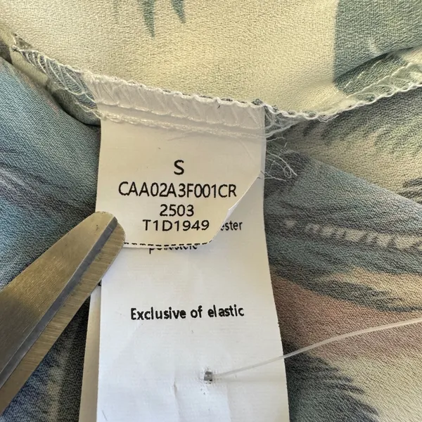 NWT Cupshe Palm Tree Print Shorts White Green Elastic Paperbag Waist‎ Tassel Sm - Image 7