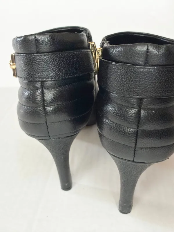 Vince Camuto Landria Leather Pebbled Quilted Ankle Booties Winter Fall Black - 8 - Image 2