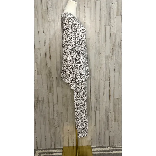 Victoria's‎ Secret Women's XL Leopard Print Pajama Set Long Sleeve - Image 4