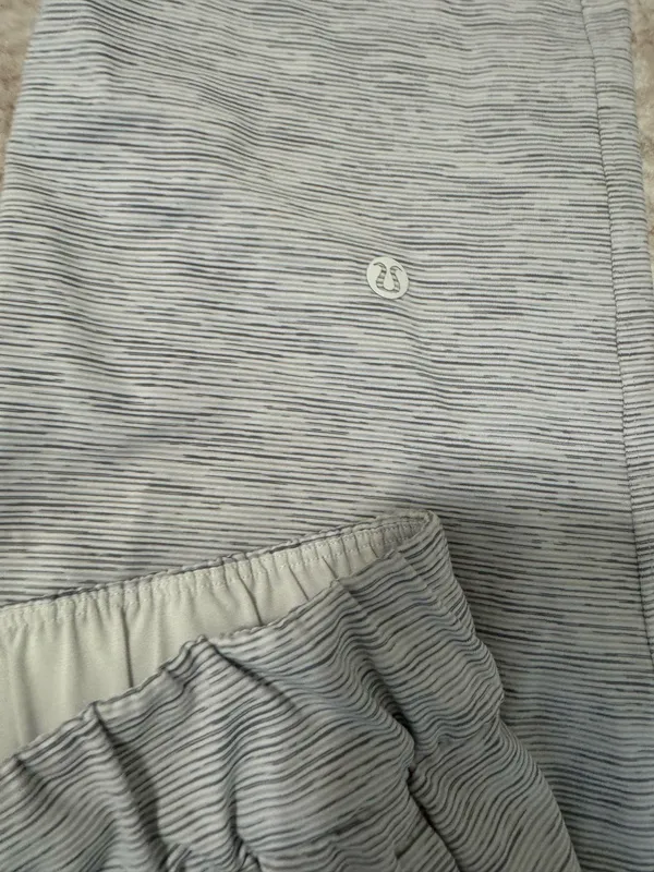 Lululemon On The Fly Pant size 6 - Image 3