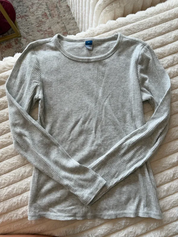 Old navy ribbed longsleeve - Image 2