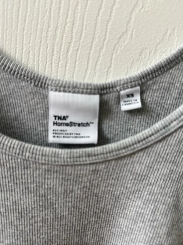 Aritzia Tna Homestretch Scoop Neck Waist Tank in Light Heather Gray - Image 4