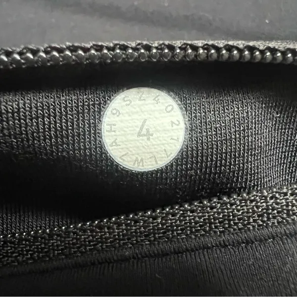 Lululemon Pace Perfect Shorts 3" Air Time White Black Size 4 - Image 11