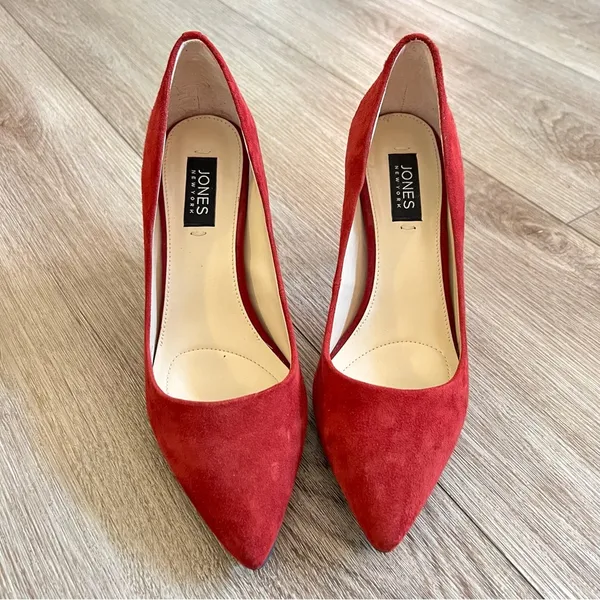 Jones New York Burgundy Suede Delta Heels Pumps Gold Trim Classy Sexy 7 Leather - Image 4
