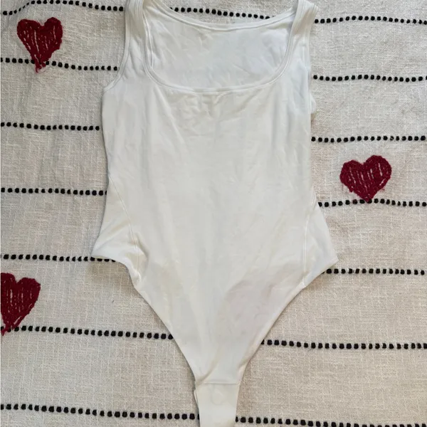 Chic White Lululemon Bodysuit size small - Image 2