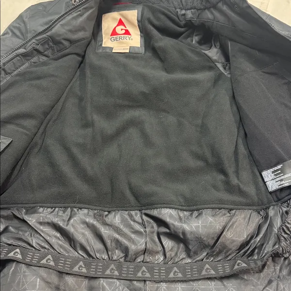 Gerry ladies snow ski black hooded jacket with front zipper pockets. - Image 8