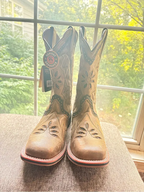 Laredo Tan and Brown Western Cowboy Boots with Embroidered Stitching - Image 2