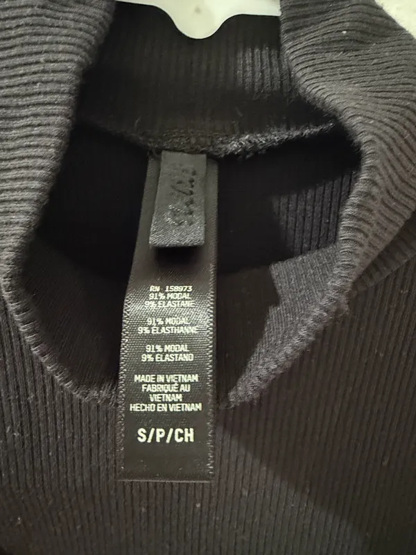 Skims fits everybody turtleneck top  small - Image 2