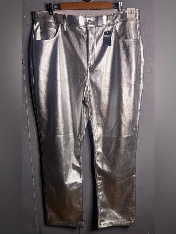 Abercrombie & Fitch Curve Love Vegan Leather 90s Relaxed Pant Size 18R. NWT - Image 3