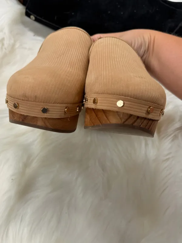DV DOLCE VITA Closen Nubuck Camel Studded Wooden Heel Clogs Shoes 7 - Image 9