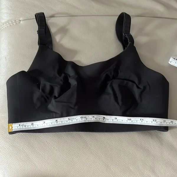 Lululemon Resizable Bra Size 34DD - Image 3