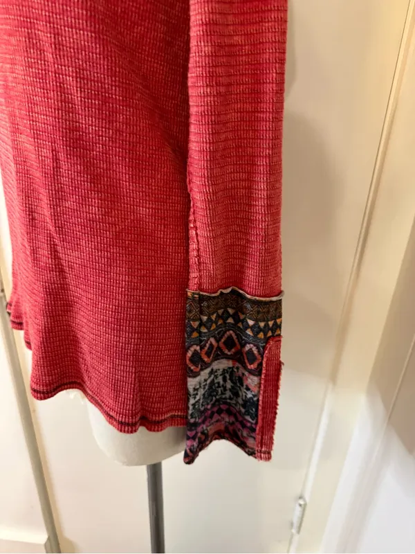 Able Red Waffle Knit Long Sleeve Top with Printed Cuffs Sz L NWT - Image 3