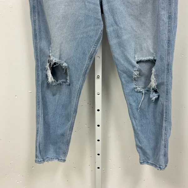 Hollister Ultra High-Rise Mom Jeans Light‎ Wash Distressed Blue Denim W31 L27 - Image 4