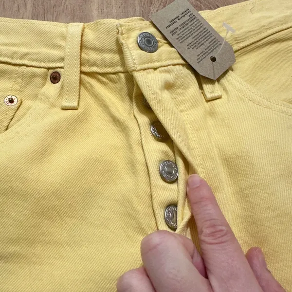 Levi's | NWT Women's 501 Yellow High Rise Frayed Raw Hem‎ Denim Shorts, Size 24 - Image 5