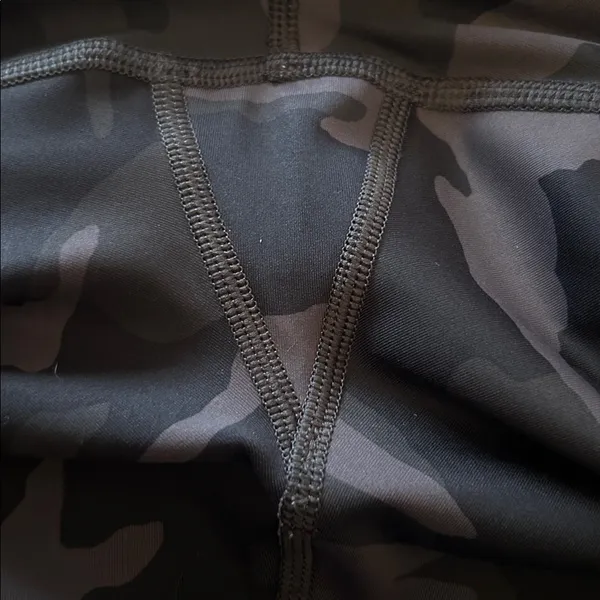 Athleta ultimate camo 7/8 stash pocket - Image 8