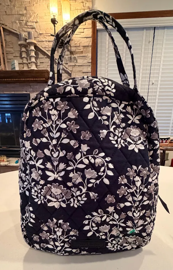 RETIRED: Vera Bradley | Chandelier Noir lunch bag - Image 3