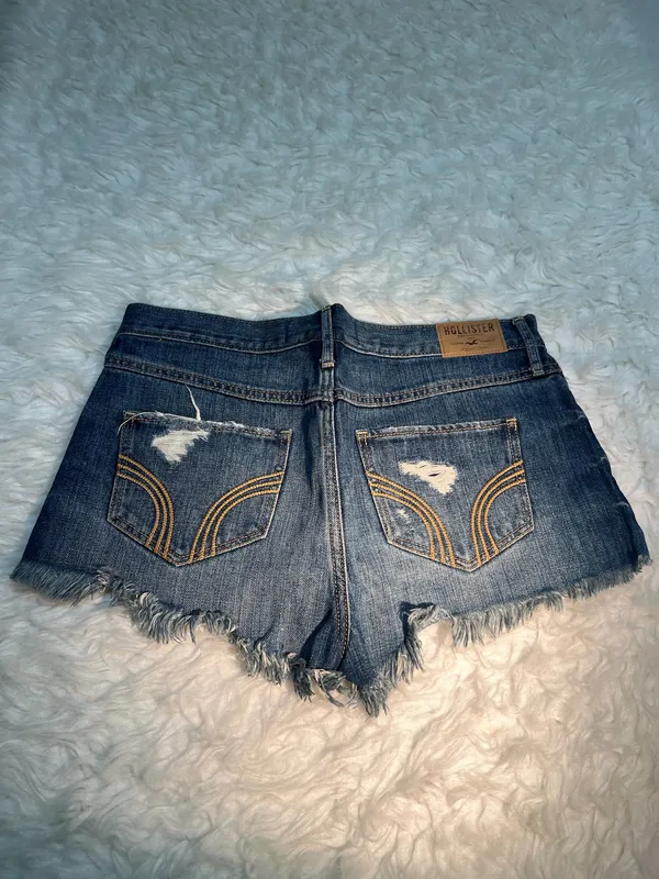 Hollister Size 5 Distressed Mid rise Jean shorts - Image 7