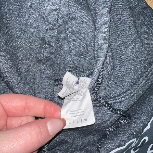 gray Chicago sweatshirt - Image 3