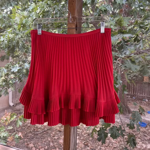 Banana Republic Women's Red Tiered Mini Skirt Size 4 - Image 4