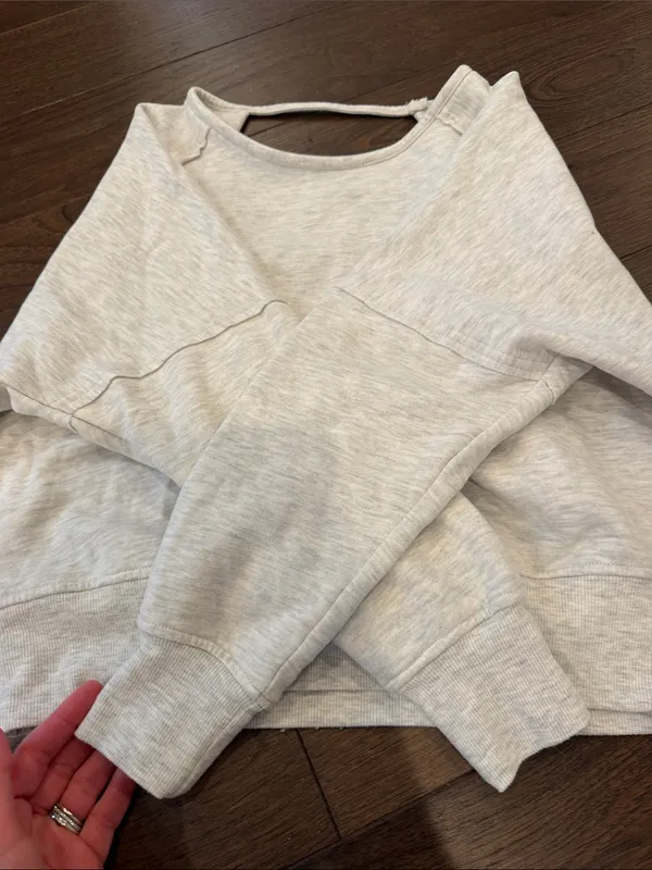 Francesca's Collections Cream Cutout-Back Pullover Sweatshirt Size XS - C72-008 - Image 4