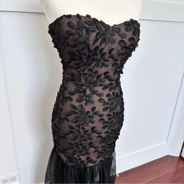 Dress the Population Strapless Black Floral Mesh Formal Gown Dress - Image 2