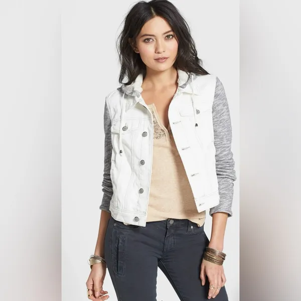 Free‎ People Knit Sleeve & Knit Hood Distressed White Denim Jean Jacket Size XS - Image 2