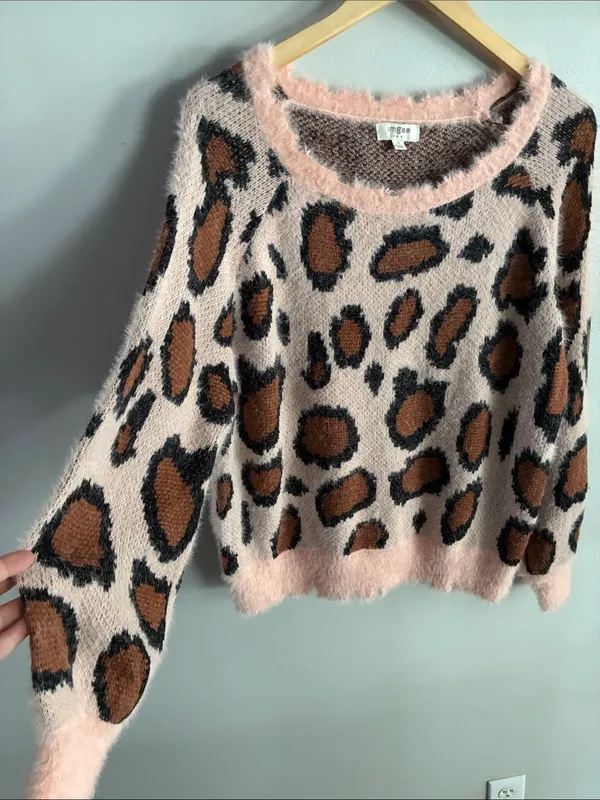 Umgee Leopard Print Fuzzy Sweater Pink Animal Print Oversized Size Small - Image 4