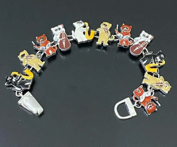 Adorable Silver-tone Enameled Musical Cat Playing Misic Instruments Bracelet 31g - Image 7