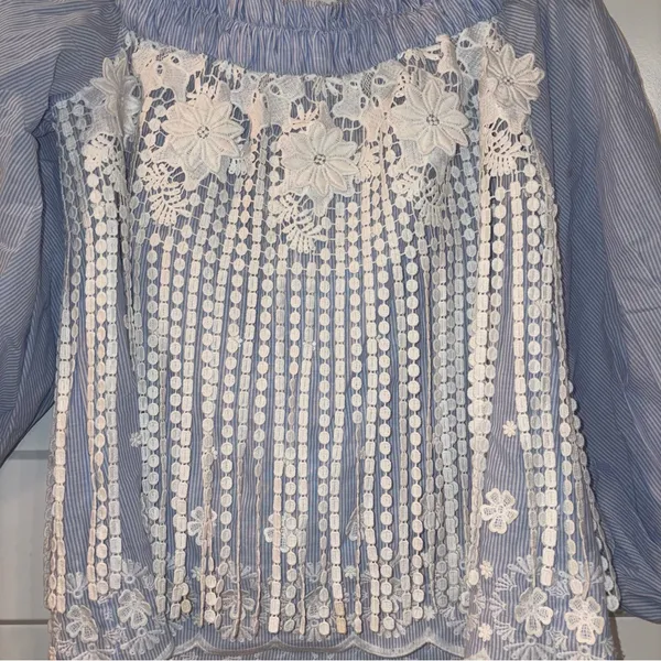 Alexis blue/white off the shoulder blouse White Lace Embroidered Small - Image 3