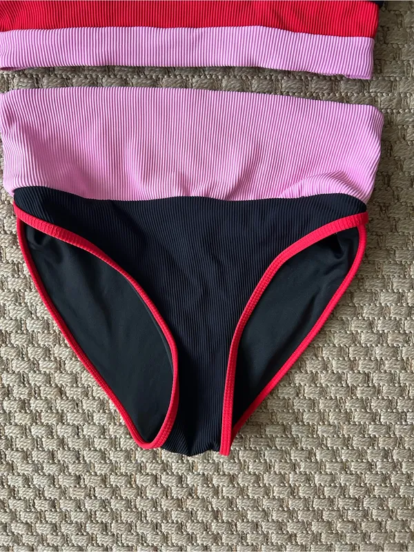Colorblock Black Pink Red Scoop Neck Top & High Waist Two-piece Bikini Swim Set - Image 3