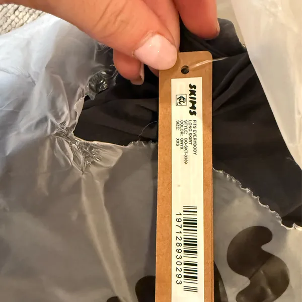 SKIMS fits everybody long skirt, tag is off - Image 5