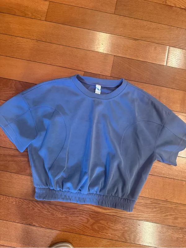 NWOT Lululemon Softstreme Gathered Cropped T-Shirt Oasis Blue Size 6 - Image 2