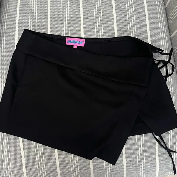 Edikted Black Wrap Skirt - Image 2