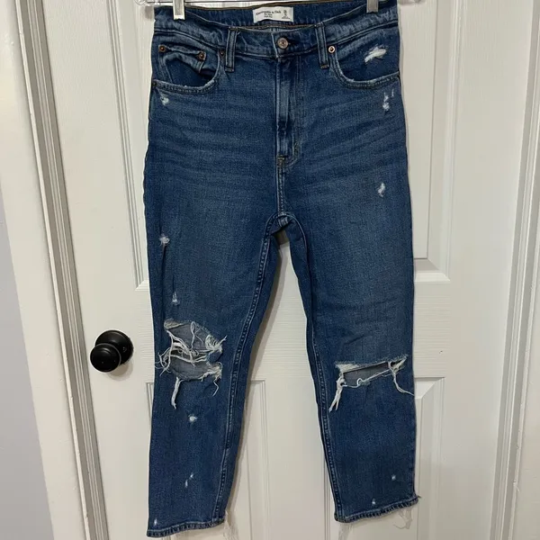 Abercrombie & Fitch High‎ Rise Mom Jean size 28 / 6 s - Image 4