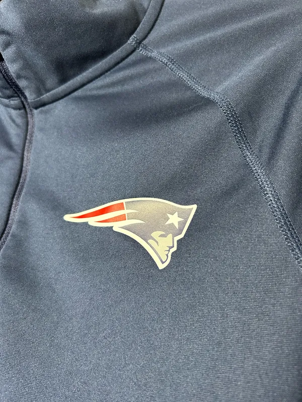 Nike Women’s medium NE Patriots NFL pullover - Image 3