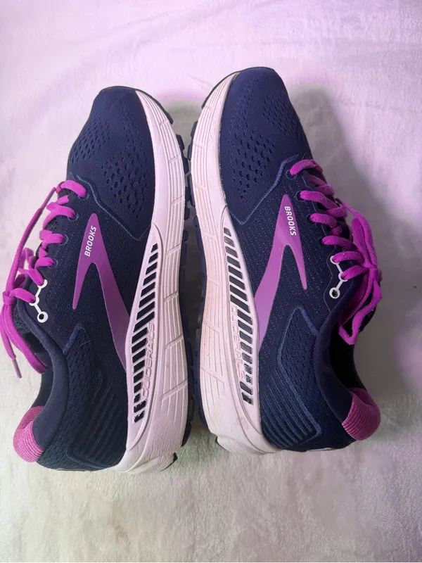 Brooks Ariel Women's Running Shoe - Navy with Pink Accents - Image 8