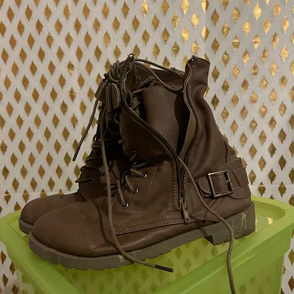 Well worn combat boots lucita zip up boot size 6.5 - Image 2