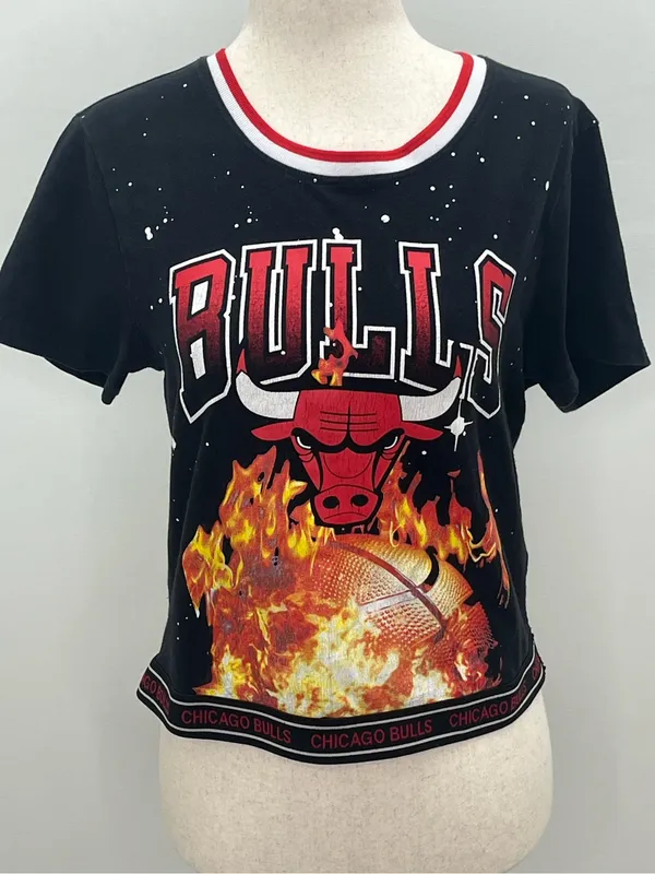 Chicago Bulls NBA Black Flame Basketball Graphic Women’s Crop Top Shirt Small - Image 2