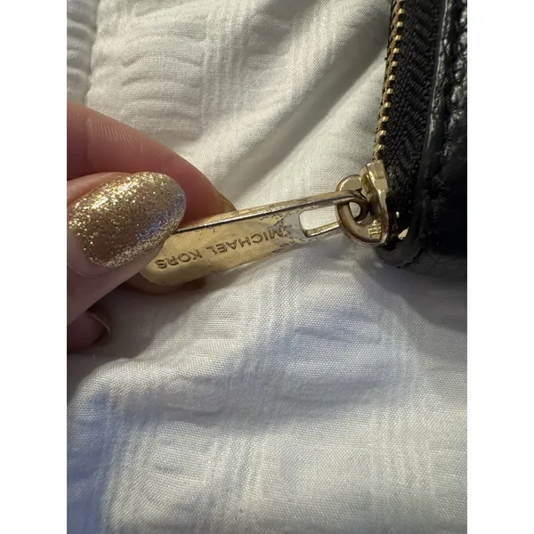 Michael Kors Black Wallet Zipper Gold Travel Classic Old Money Quiet Luxury - Image 3