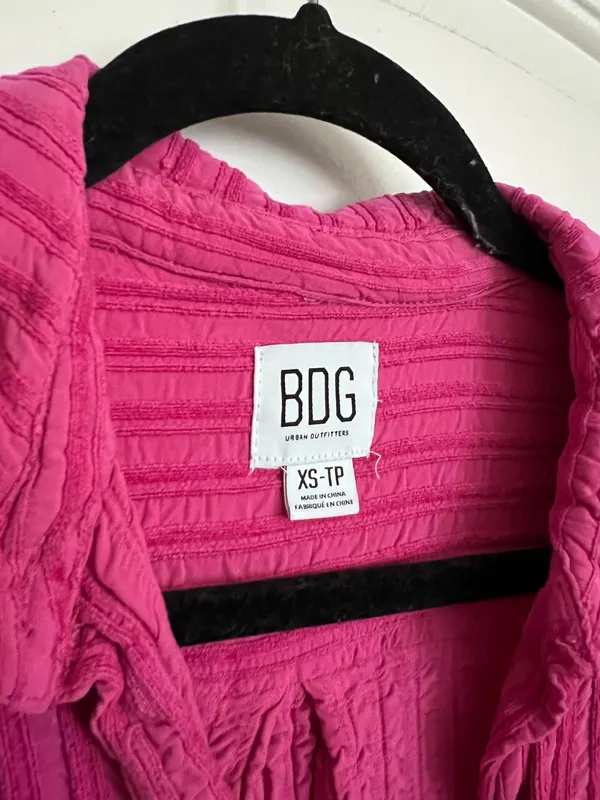 BDG Pink Cropped Button-Up Shirt - Image 3